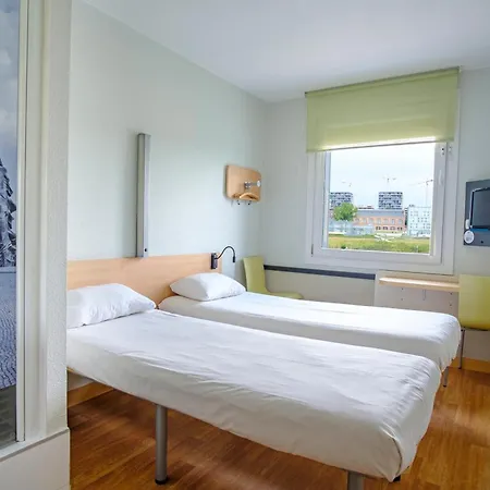 Ibis Budget Centrum Отель *